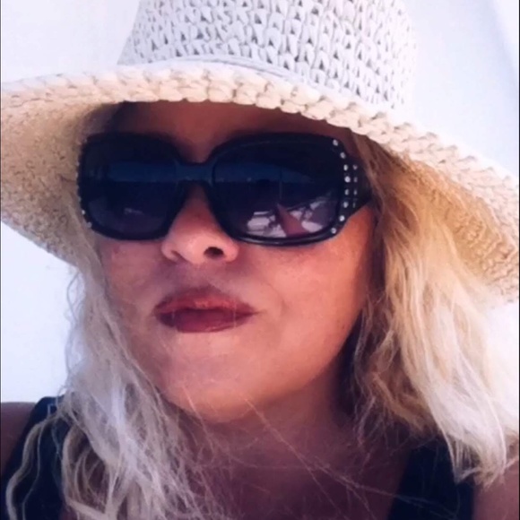 Meet your Posher, Tracy - Picture 2 of 4